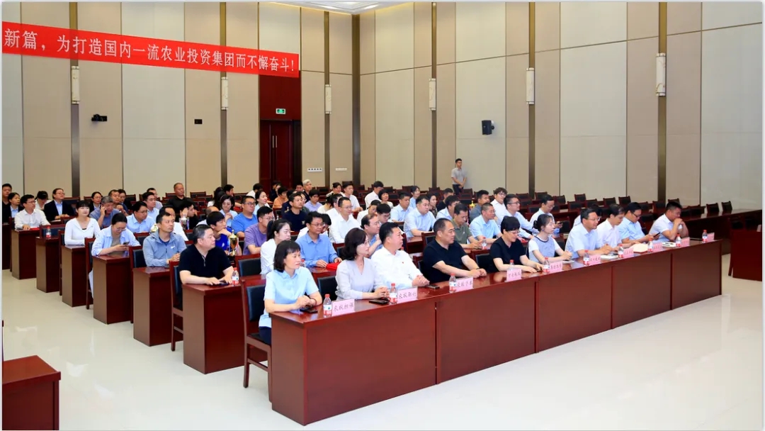 省農投集團2024年春季健身月活動頒獎儀式舉行,花花牛聯隊獲得優異成績! 省農投集團2024年春季健身月活動頒獎儀式舉行,花花牛聯隊獲得優異成績!