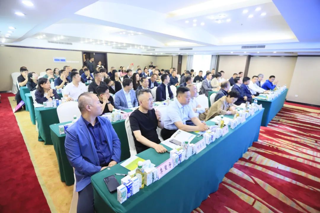 河南省2024國家“學(xué)生飲用奶計(jì)劃”推廣工作推進(jìn)會(huì)在鄭州成功舉辦! 河南省2024國家“學(xué)生飲用奶計(jì)劃”推廣工作推進(jìn)會(huì)在鄭州成功舉辦!